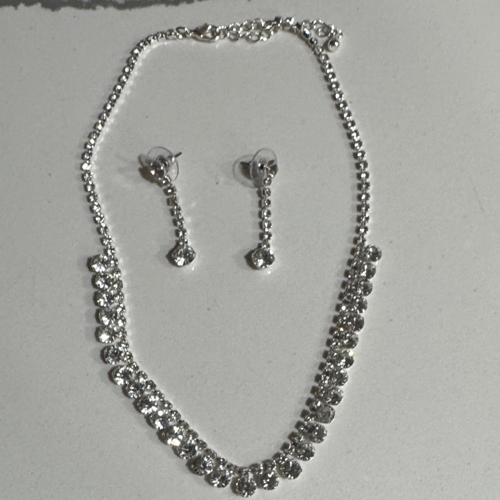 Elegant Silver Rhinestone Necklace and Earring Set